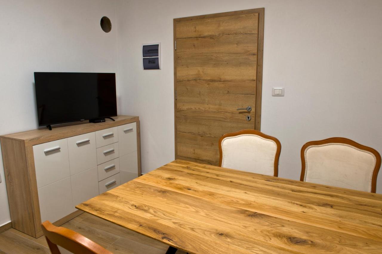 Apartmaji Tanto Malovse Crnice Luaran gambar