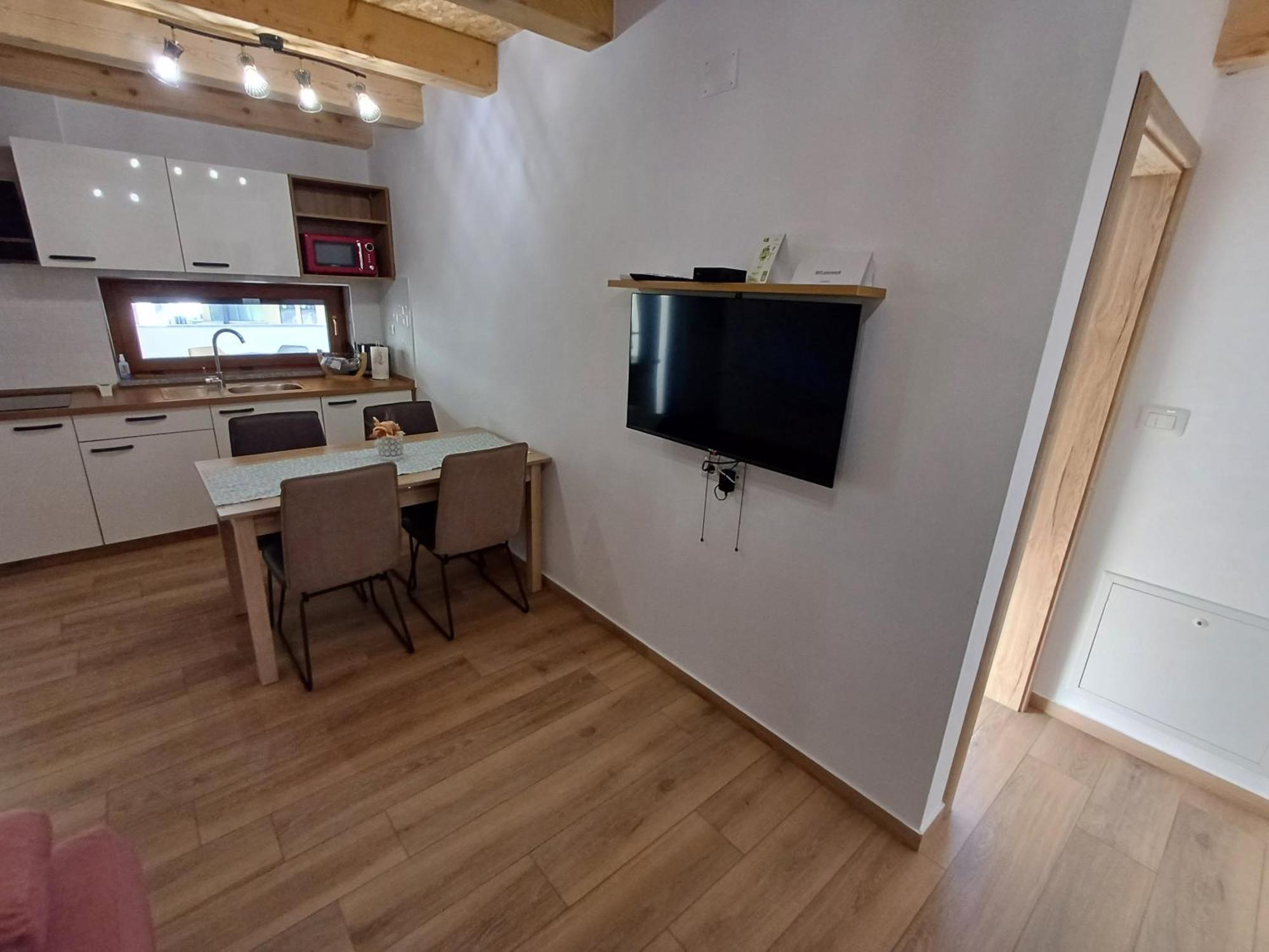 Apartmaji Tanto Malovse Crnice Luaran gambar