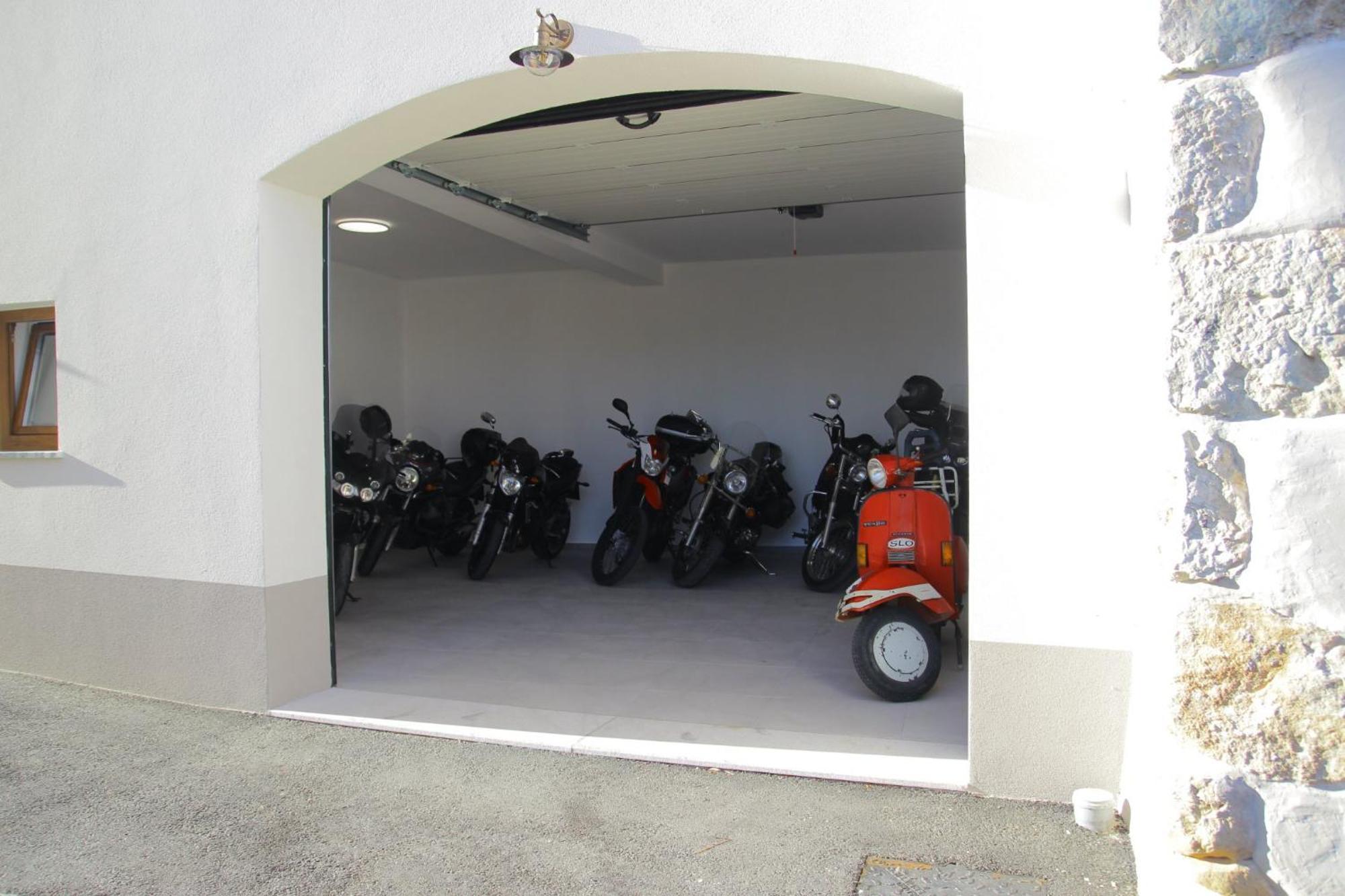 Apartmaji Tanto Malovse Crnice Luaran gambar
